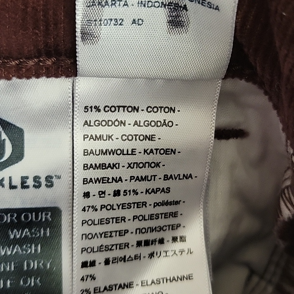 Levi's High Waist Mom Corduroy Pants Women's Sz 24 X 29. NWOT burgundy - Picture 6 of 6